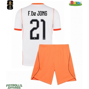 Nederländerna Frenkie de Jong #21 Bortaställ Barn VM 2026 Kortärmad (+ Korta byxor)